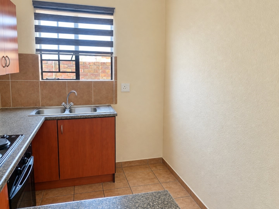 To Let 2 Bedroom Property for Rent in Halfway Gardens Gauteng