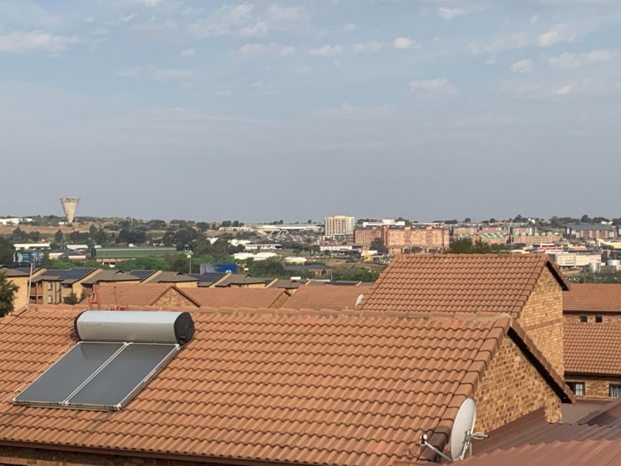 To Let 2 Bedroom Property for Rent in Halfway Gardens Gauteng