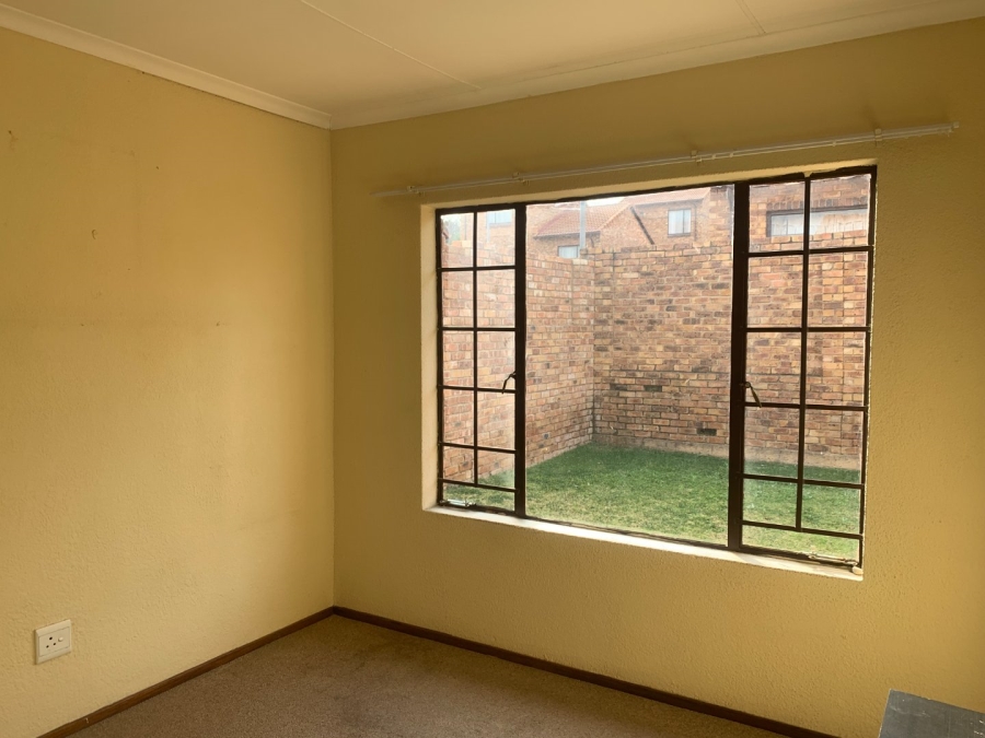 To Let 2 Bedroom Property for Rent in Halfway Gardens Gauteng