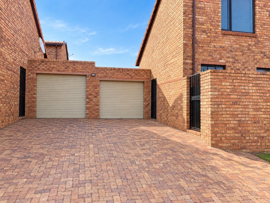 To Let 2 Bedroom Property for Rent in Halfway Gardens Gauteng