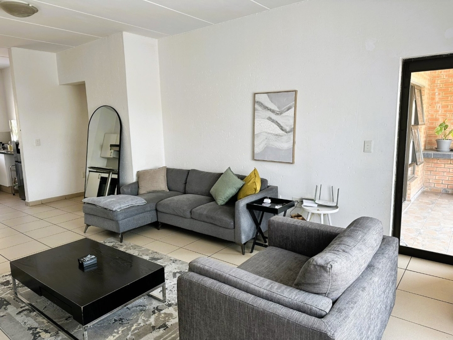 To Let 2 Bedroom Property for Rent in Sonneglans Gauteng