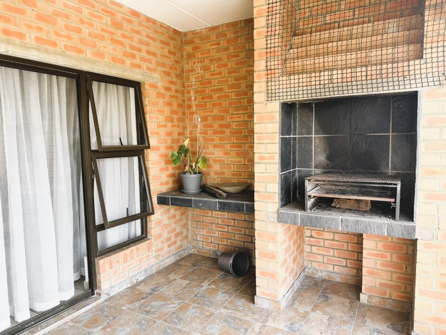 To Let 2 Bedroom Property for Rent in Sonneglans Gauteng