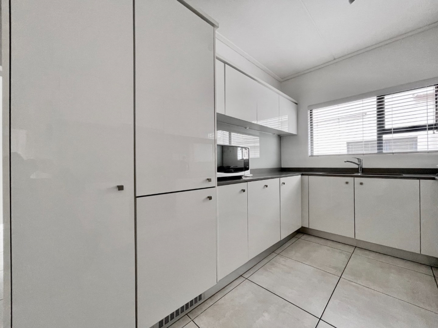 To Let 3 Bedroom Property for Rent in Waterfall Gauteng