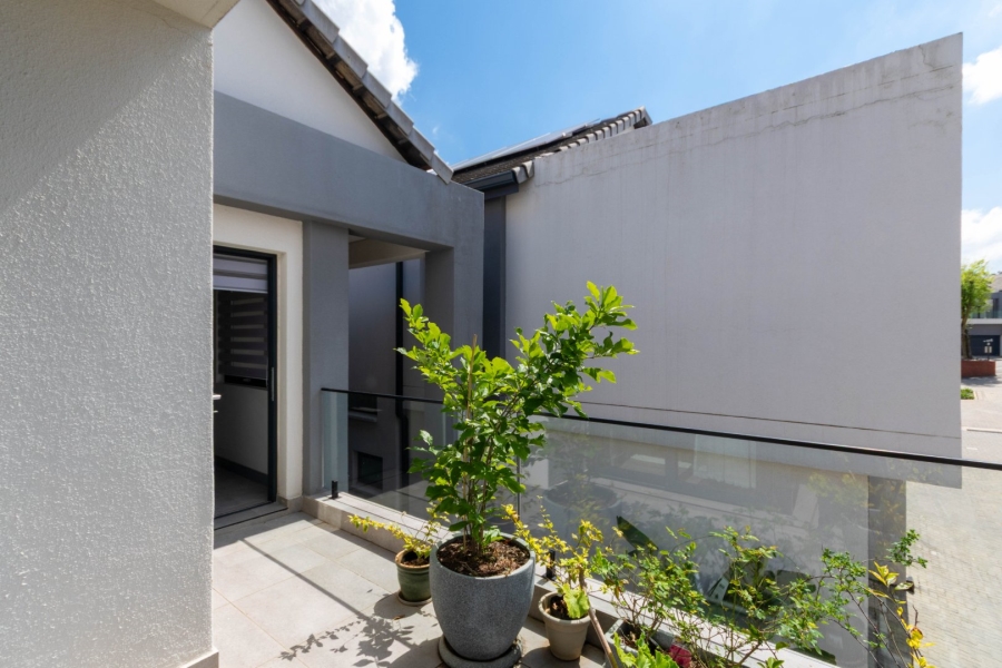 To Let 3 Bedroom Property for Rent in Bryanston Gauteng