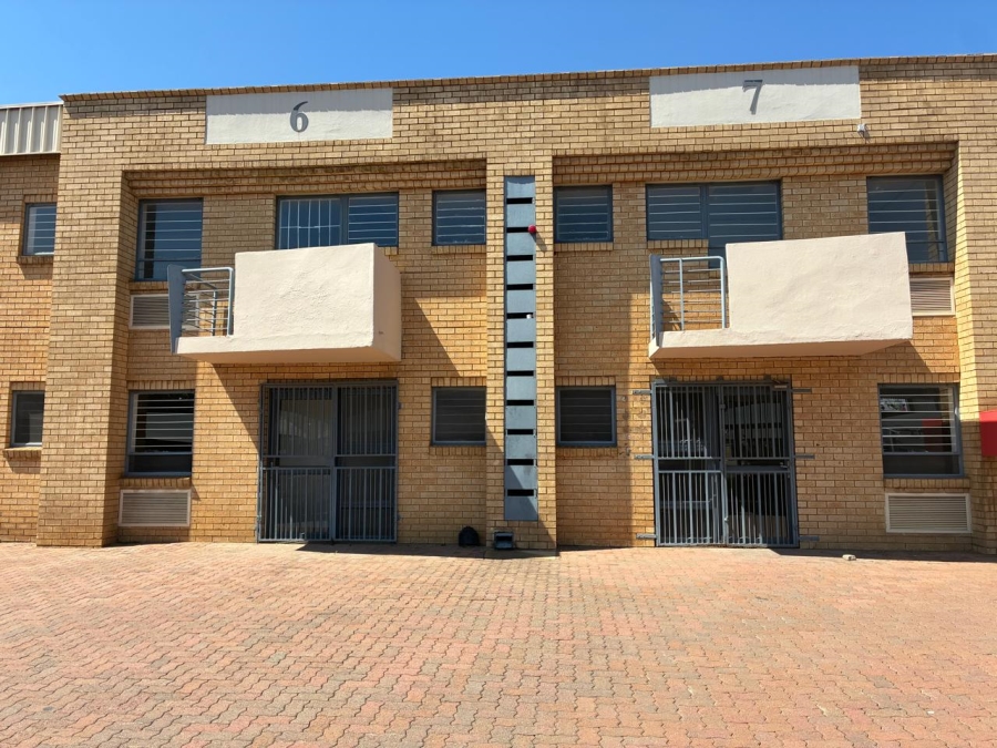 To Let Commercial Property for Rent in Driehoek Gauteng