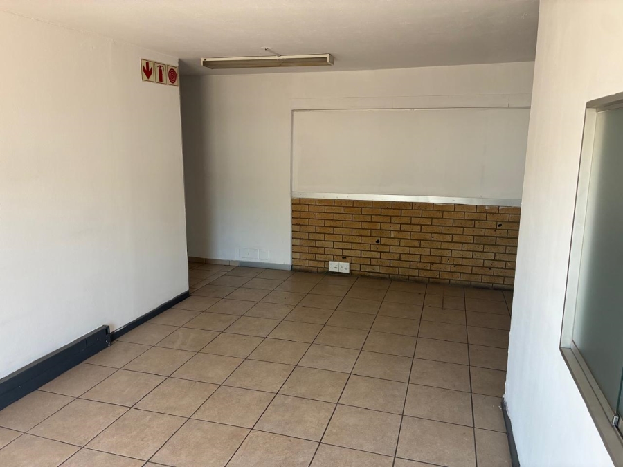 To Let Commercial Property for Rent in Driehoek Gauteng