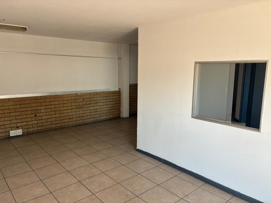 To Let Commercial Property for Rent in Driehoek Gauteng