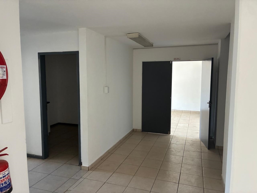 To Let Commercial Property for Rent in Driehoek Gauteng