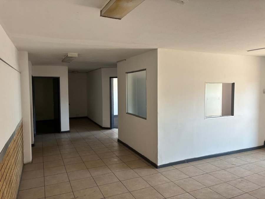 To Let Commercial Property for Rent in Driehoek Gauteng