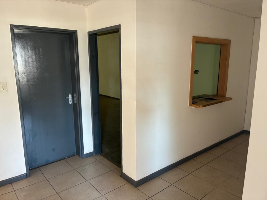 To Let Commercial Property for Rent in Driehoek Gauteng