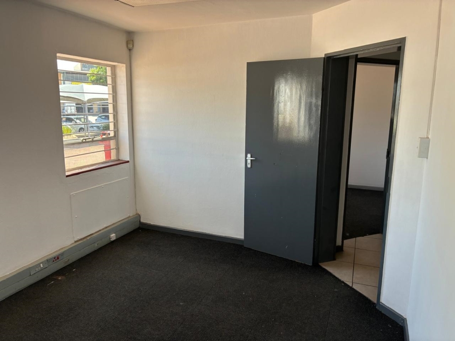 To Let Commercial Property for Rent in Driehoek Gauteng