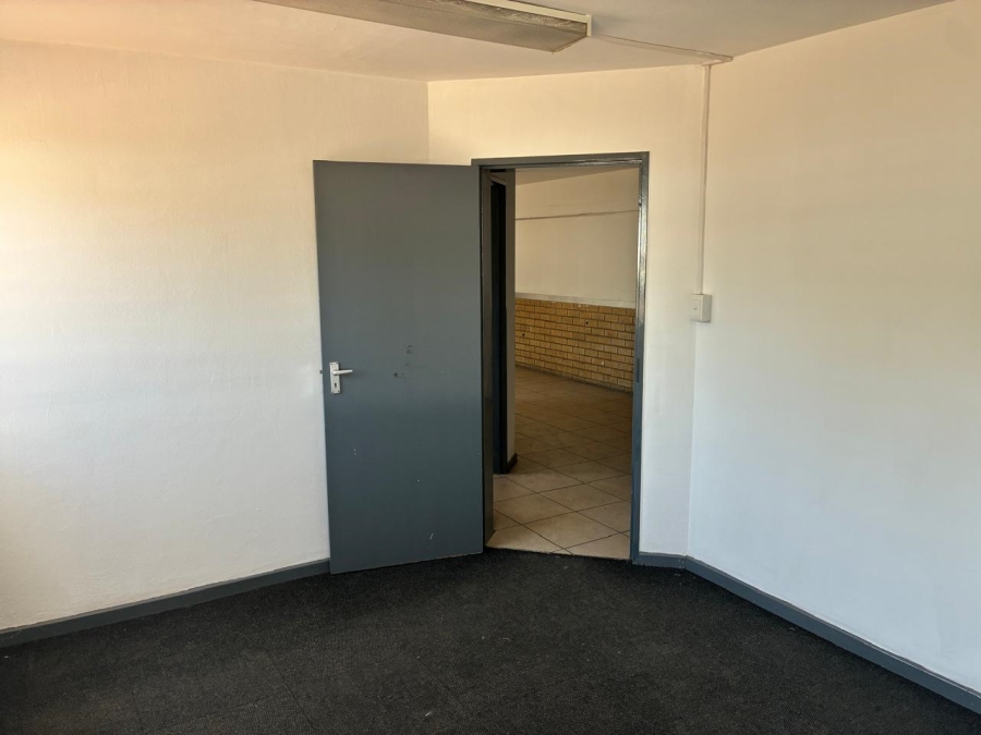 To Let Commercial Property for Rent in Driehoek Gauteng