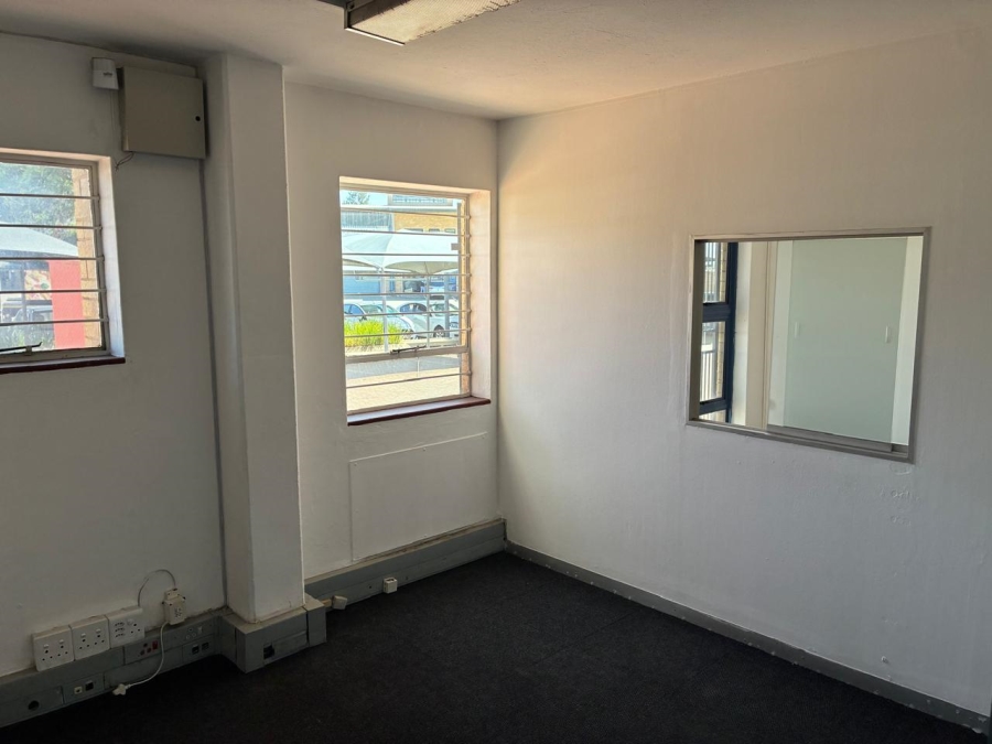 To Let Commercial Property for Rent in Driehoek Gauteng