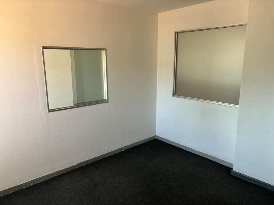 To Let Commercial Property for Rent in Driehoek Gauteng
