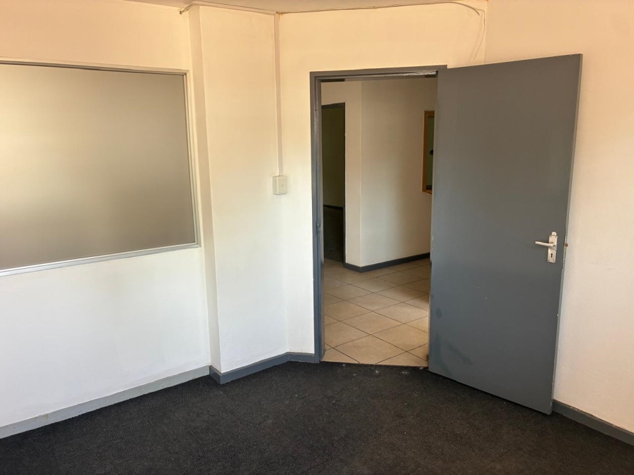 To Let Commercial Property for Rent in Driehoek Gauteng