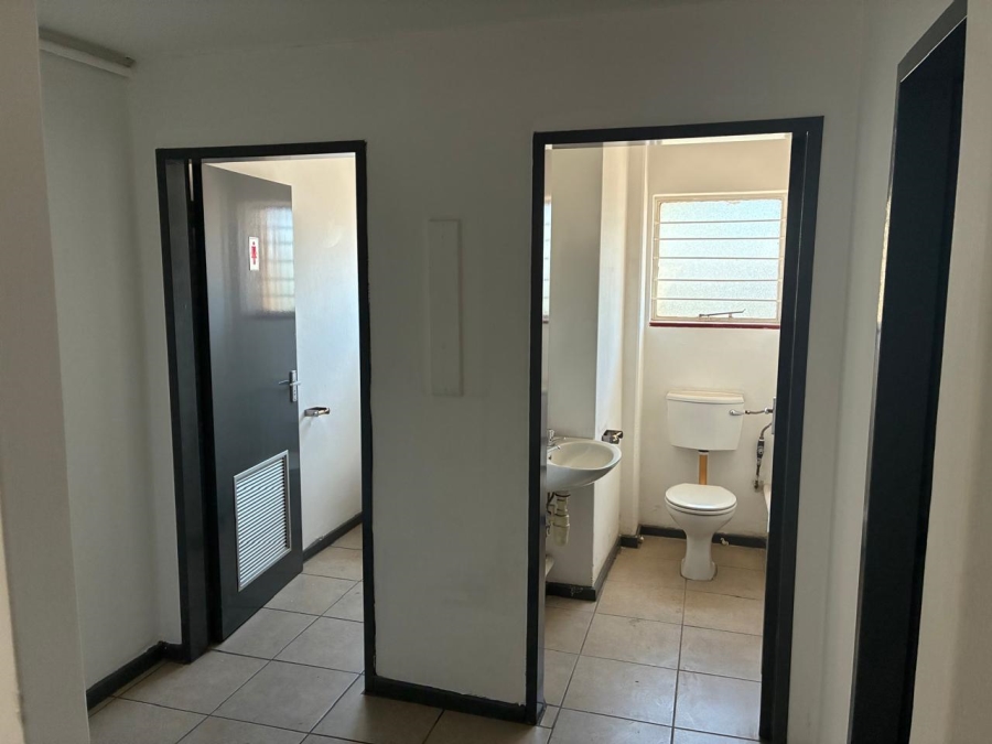 To Let Commercial Property for Rent in Driehoek Gauteng