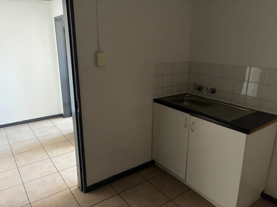 To Let Commercial Property for Rent in Driehoek Gauteng