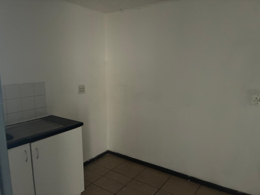 To Let Commercial Property for Rent in Driehoek Gauteng