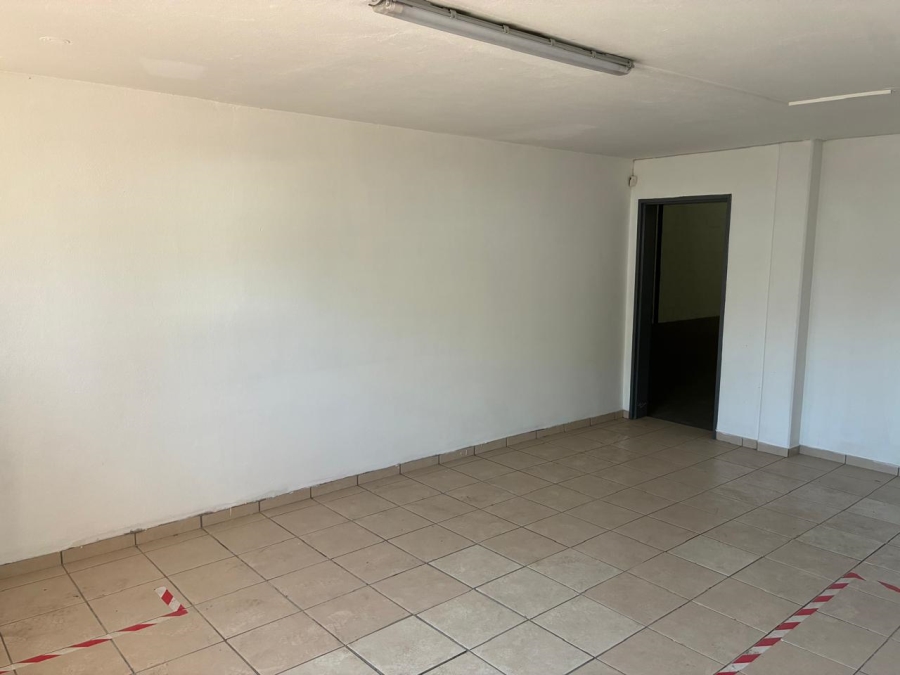 To Let Commercial Property for Rent in Driehoek Gauteng