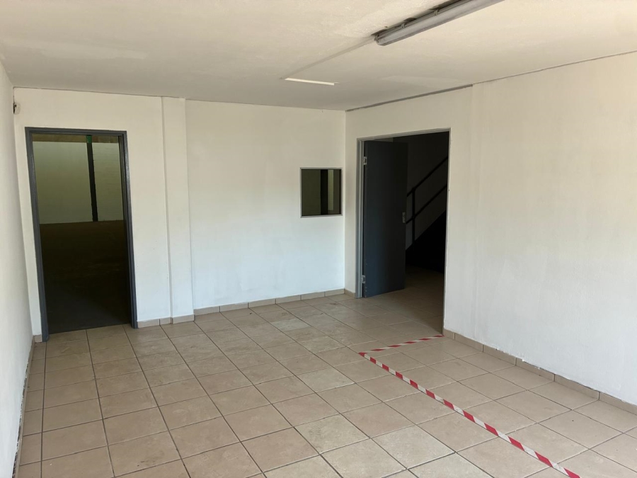 To Let Commercial Property for Rent in Driehoek Gauteng