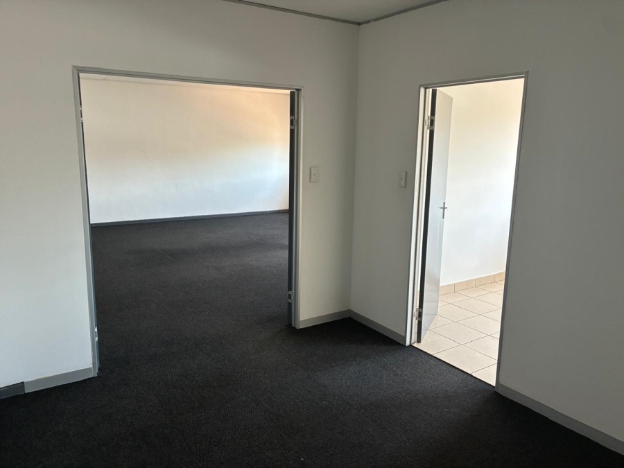 To Let Commercial Property for Rent in Driehoek Gauteng