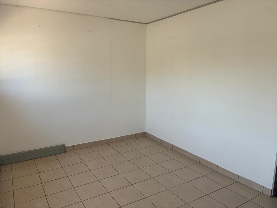 To Let Commercial Property for Rent in Driehoek Gauteng