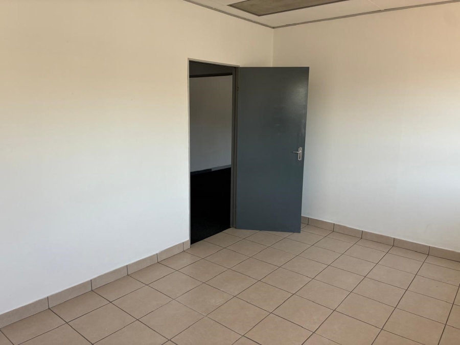 To Let Commercial Property for Rent in Driehoek Gauteng