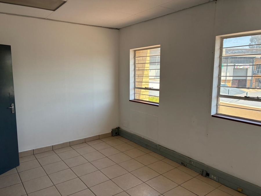 To Let Commercial Property for Rent in Driehoek Gauteng