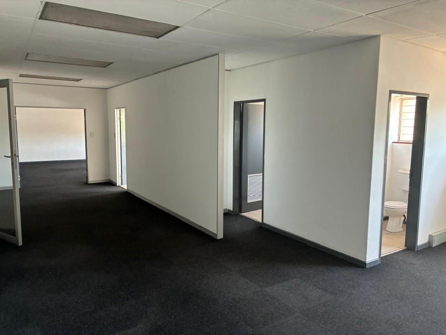 To Let Commercial Property for Rent in Driehoek Gauteng