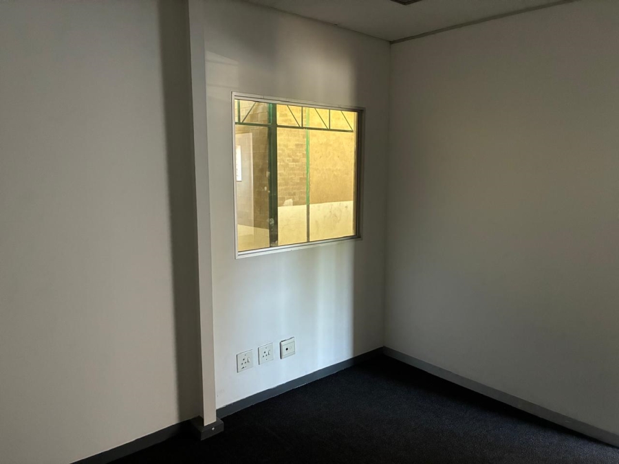 To Let Commercial Property for Rent in Driehoek Gauteng