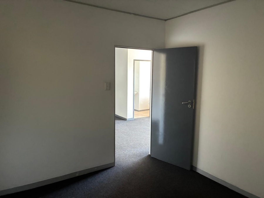 To Let Commercial Property for Rent in Driehoek Gauteng