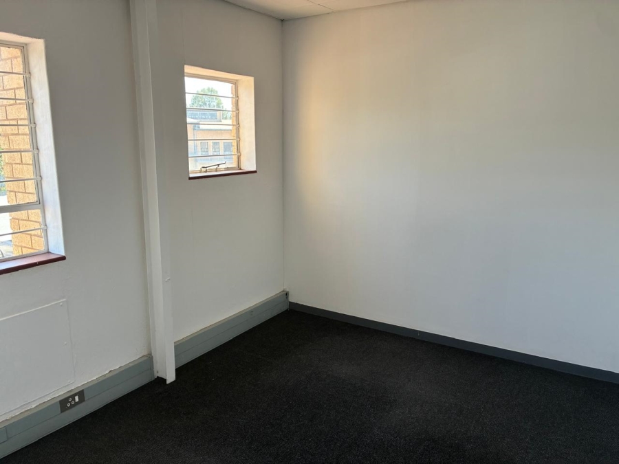To Let Commercial Property for Rent in Driehoek Gauteng