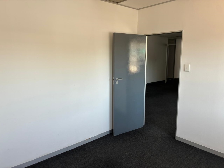 To Let Commercial Property for Rent in Driehoek Gauteng