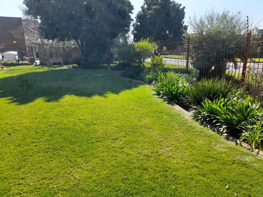 2 Bedroom Property for Sale in Dayanglen Gauteng