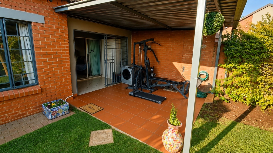 2 Bedroom Property for Sale in Monavoni Gauteng
