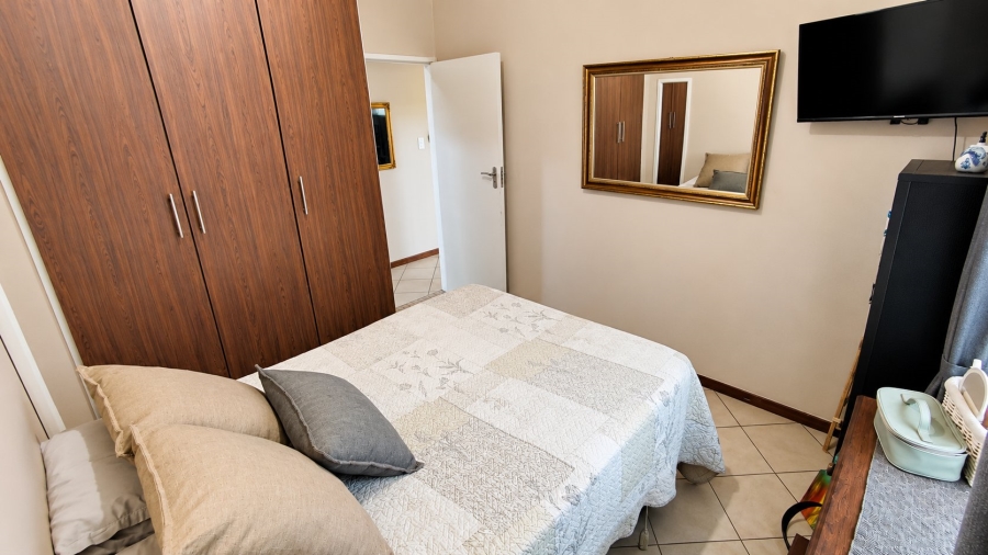2 Bedroom Property for Sale in Monavoni Gauteng
