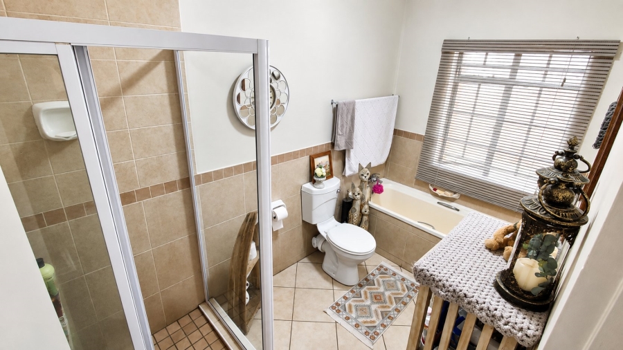 2 Bedroom Property for Sale in Monavoni Gauteng