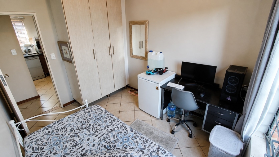 2 Bedroom Property for Sale in Monavoni Gauteng