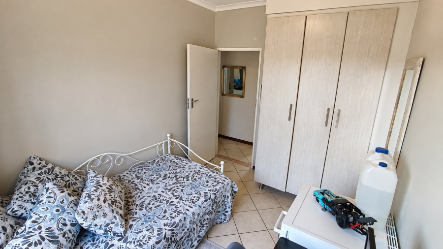 2 Bedroom Property for Sale in Monavoni Gauteng