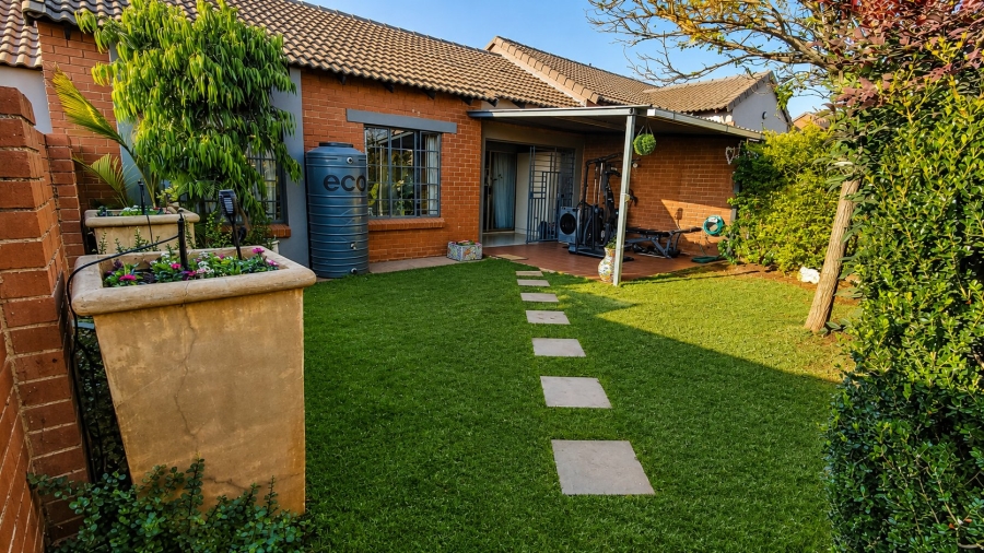 2 Bedroom Property for Sale in Monavoni Gauteng