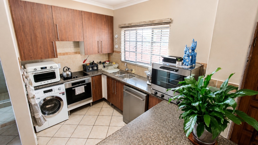 2 Bedroom Property for Sale in Monavoni Gauteng