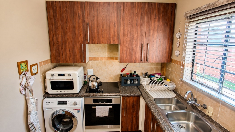 2 Bedroom Property for Sale in Monavoni Gauteng