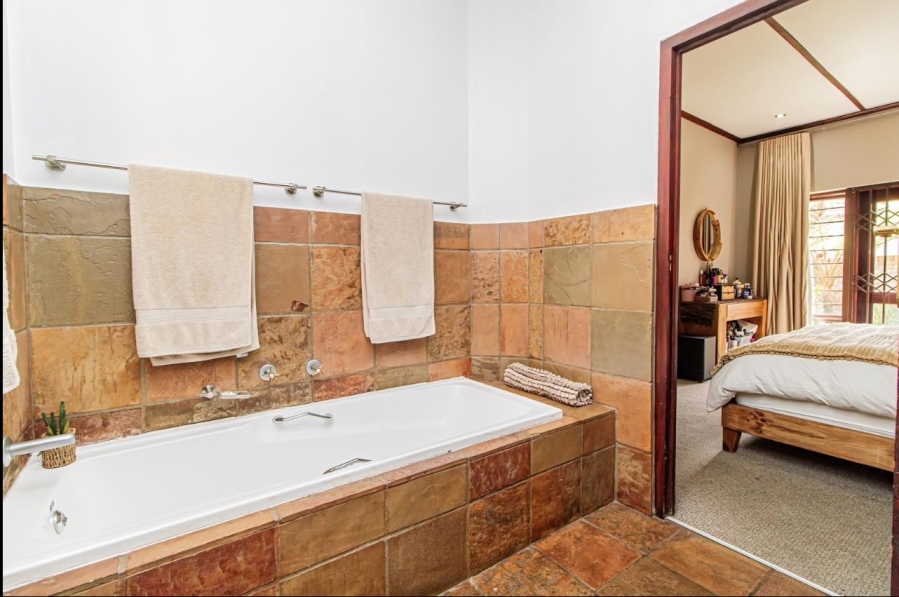 3 Bedroom Property for Sale in Glen Marais Gauteng