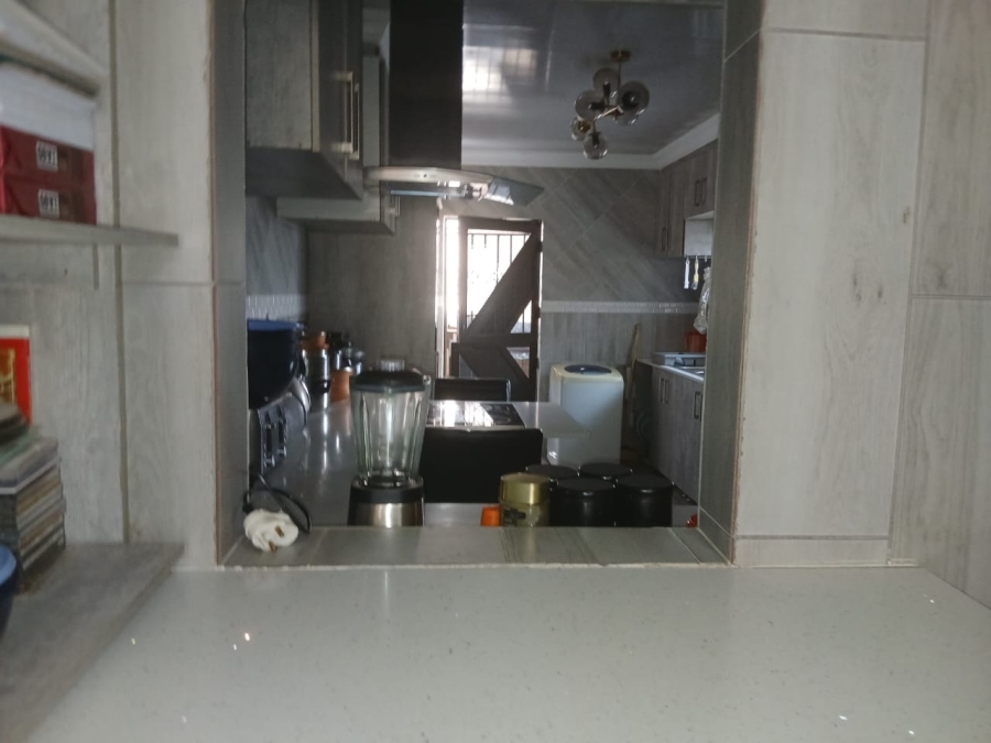 3 Bedroom Property for Sale in Mountain View Gauteng