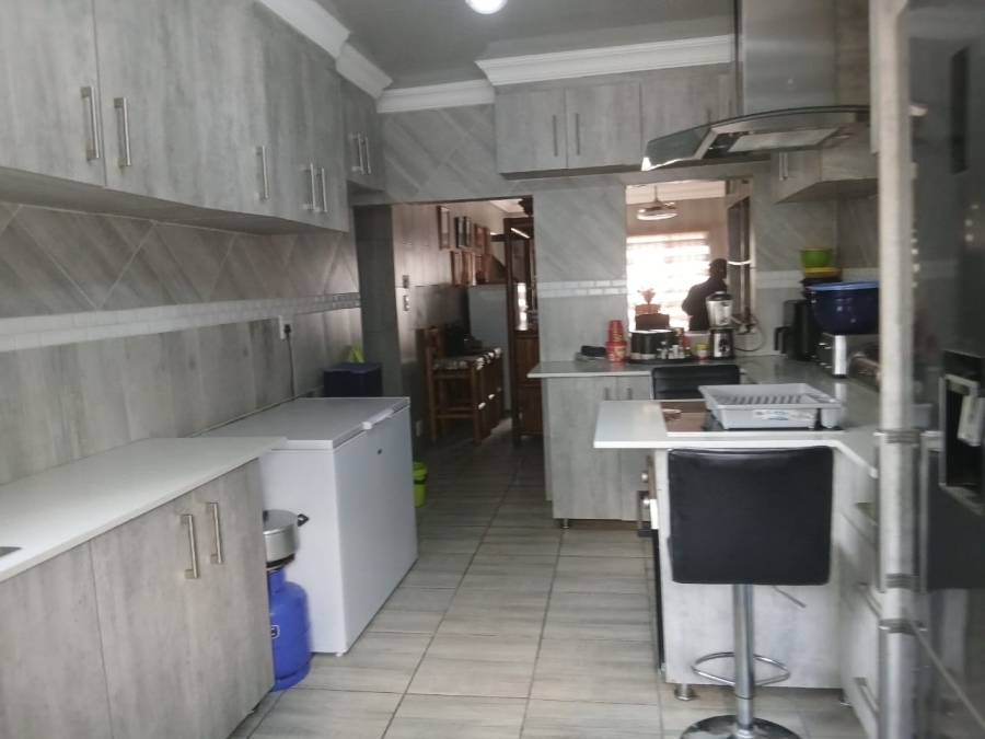 3 Bedroom Property for Sale in Mountain View Gauteng
