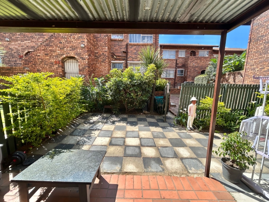 2 Bedroom Property for Sale in Vorna Valley Gauteng