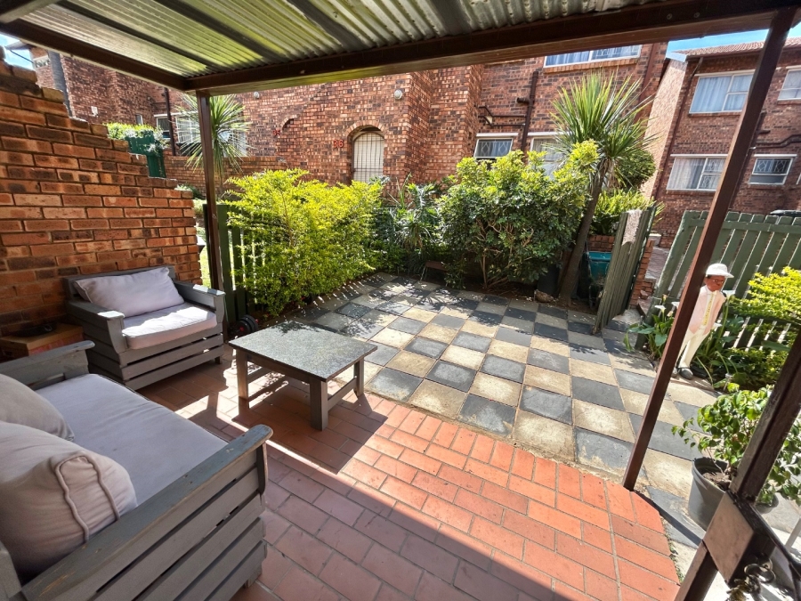 2 Bedroom Property for Sale in Vorna Valley Gauteng