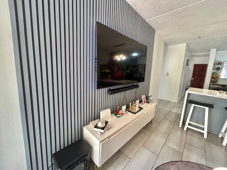 2 Bedroom Property for Sale in Vorna Valley Gauteng
