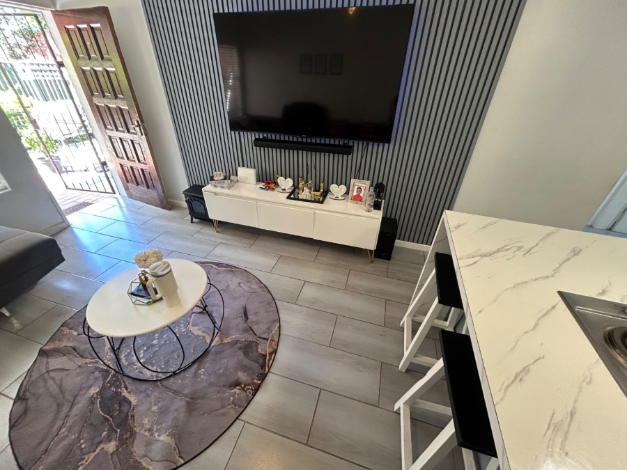 2 Bedroom Property for Sale in Vorna Valley Gauteng