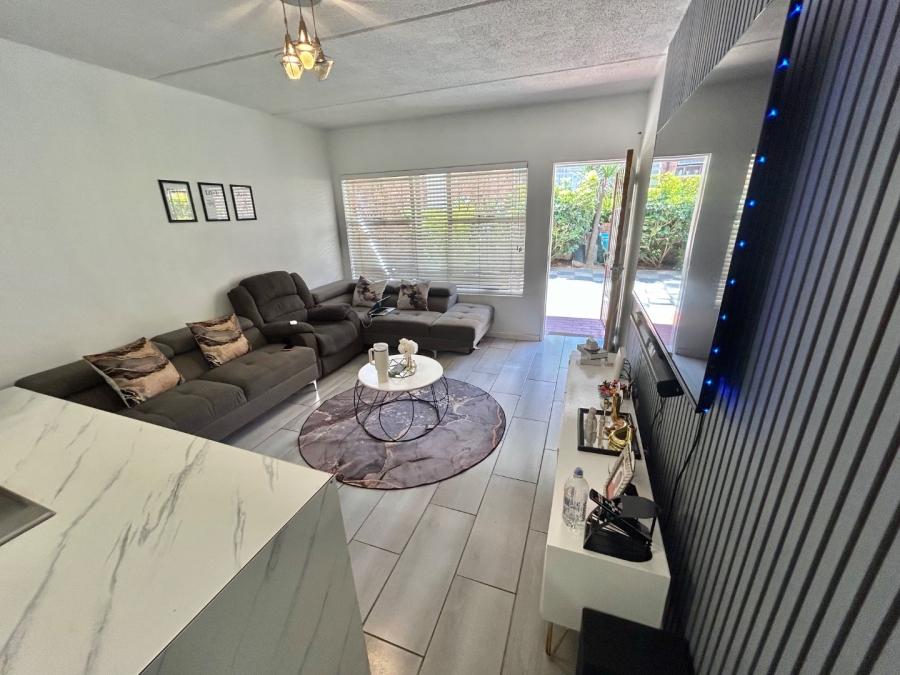 2 Bedroom Property for Sale in Vorna Valley Gauteng